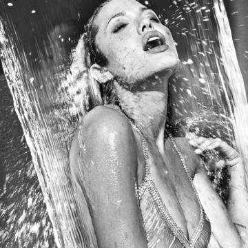 Angelina-Jolie-nudes-exposed013