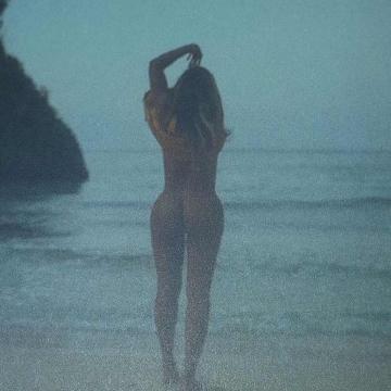 beyonce-knowles-goes-naked-and-shows-ass-12