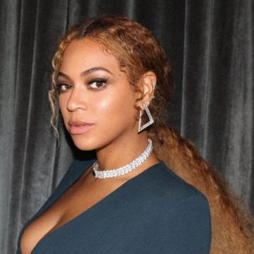 beyonce-knowles-goes-naked-and-shows-ass-14