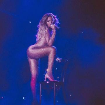 Beyonce Knowles naked on stage