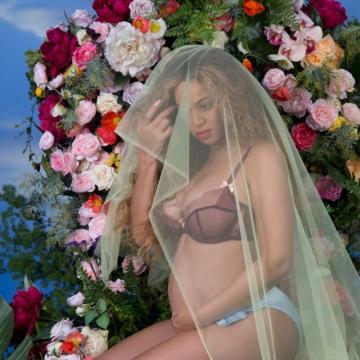 Beyonce Knowles totally sexy in wedding dress