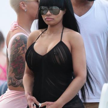 blac-chyna-sexy-awesome-pic-01