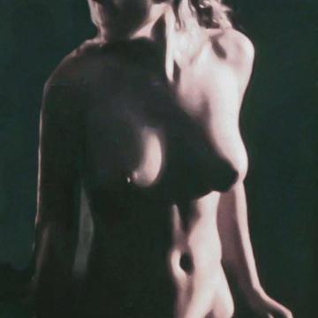 elizabeth-hurley-shows-boobs-8