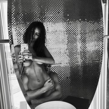 emily-ratajkowski-sexy-and-nude-hot-pics-10