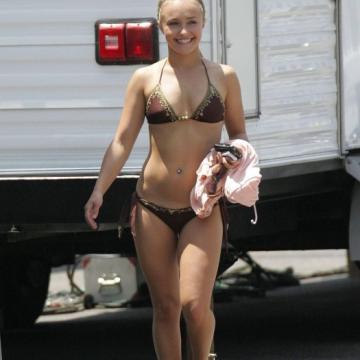 Hayden Panettiere Caught Naked