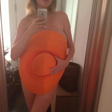 Kate Upton nude while taking selfie