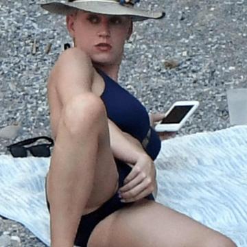 katy-perry-upskirt-and-topless-5
