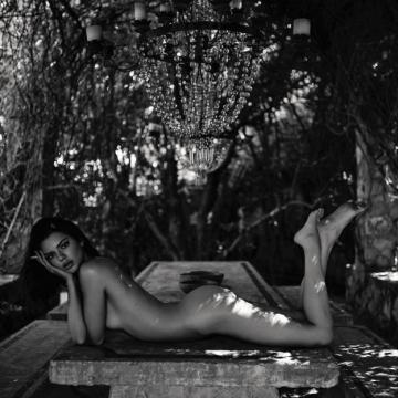 kendall-jenner-naked-and-very-hot-02