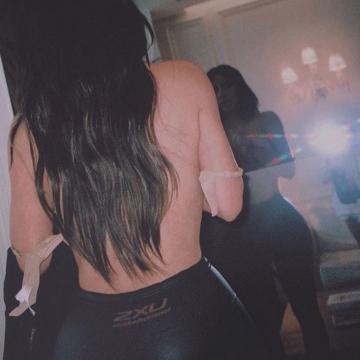 kim-kardashian-topless-and-booty-photos-04
