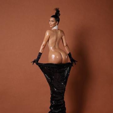 kim-kardashian-topless-and-booty-photos-20