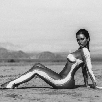 kim-kardashian-topless-and-booty-photos-26