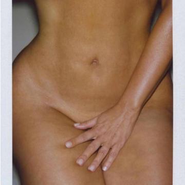 kim-kardashian-showing-off-sexy-naked-body-10