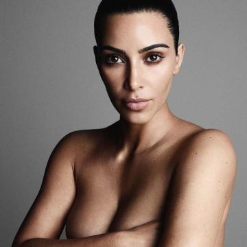 kim-kardashian-showing-off-sexy-naked-body-11