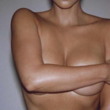 kim-kardashian-showing-off-sexy-naked-body-4