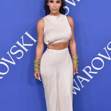 kim-kardashian-see-thru-big-boobs-4