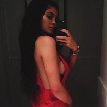 kylie-jenner-naked-and-sexy-instagram-pictures-01