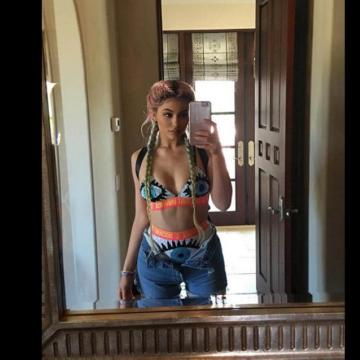 kylie-jenner-naked-and-sexy-instagram-pictures-05