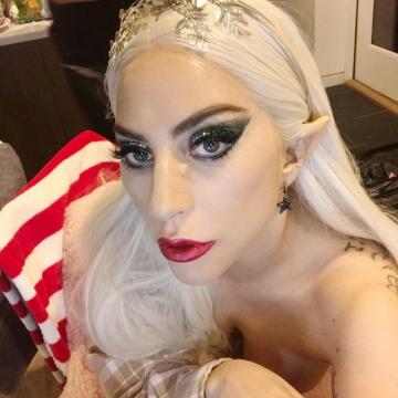 Adorable singer Lady Gaga bares everything