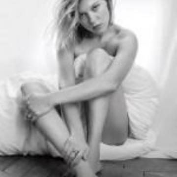 lea-seydoux-sexy-and-nude-tits-pics-15