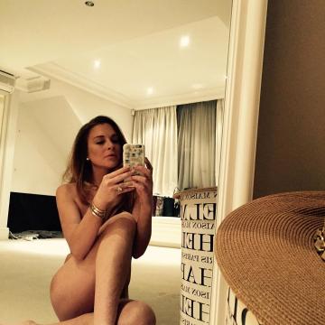 Lindsay-Lohan-nude-and-sexy-01
