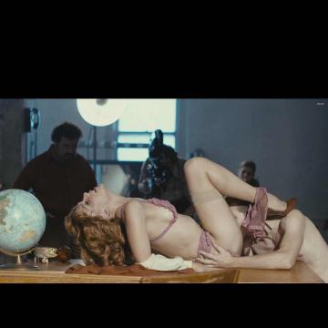 maggie-gyllenhaal-gives-blowjob-15