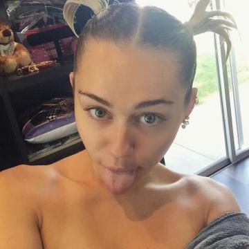 Miley Cyrus huge nude and sexy collection