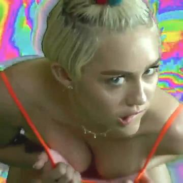 miley-cyrus-nude-and-sexy-huge-collection-38