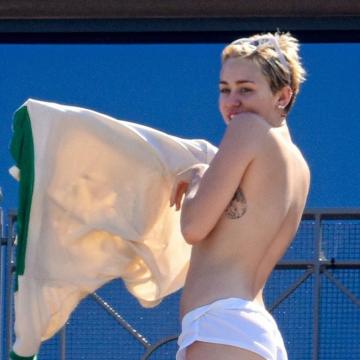 miley-cyrus-nude-and-sexy-huge-collection-61