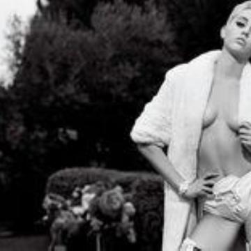miley-cyrus-just-topless-pics-14