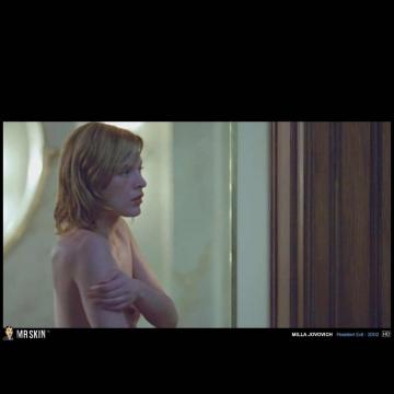 milla-jovovich-nude-and-sexy-photos-13
