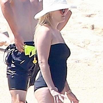 reese-witherspoon-bikini-and-naked-pics-0