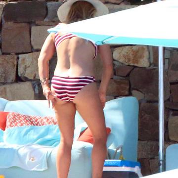 reese-witherspoon-bikini-and-naked-pics-7