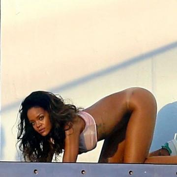 Rihanna-Nude-Best-Pics-photo-013