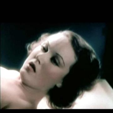 Fay Wray goes topless