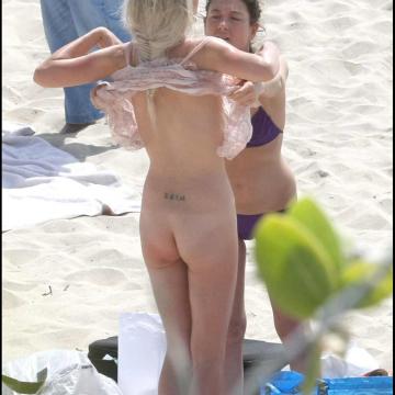 Laeticia Hallyday exposed ass