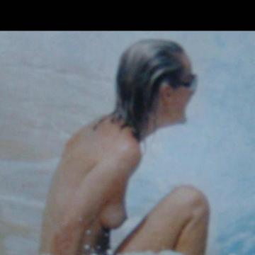 Laeticia Hallyday fully naked photo