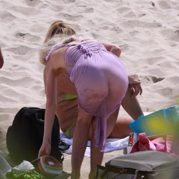 Laeticia Hallyday showing off her sexy ass