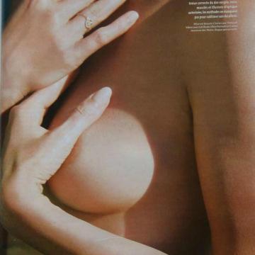 Laeticia Hallyday shows big boobs