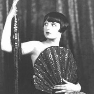 Louise Brooks goes hot and sexy