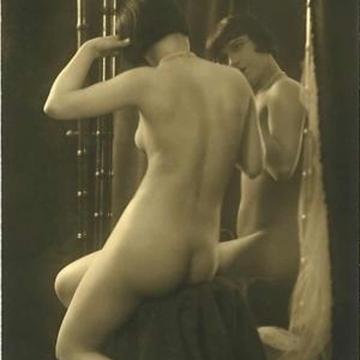 Louise Brooks shows nude ass