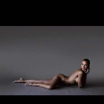 Noémie Lenoir goes naked