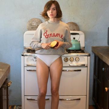 Alison Brie sexy naked butt