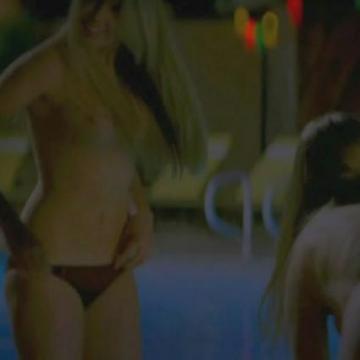 Amanda Seyfried goes nude