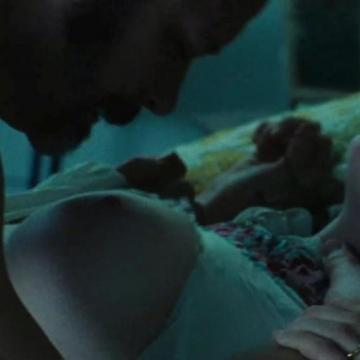 Amanda Seyfried nude tits in sex scene