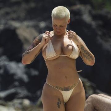 amber-rose-nude-and-exposed-40