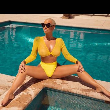 amber-rose-reveals-ass-and-boobs-5