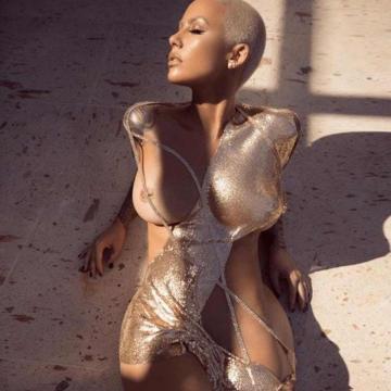 amber-rose-reveals-ass-and-boobs-6