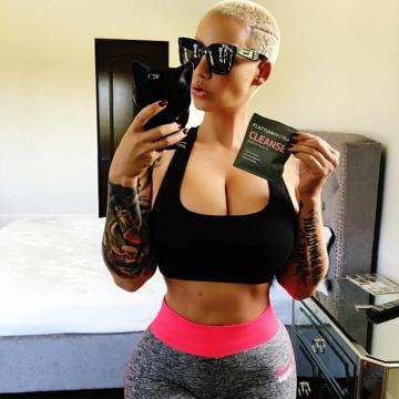 Pussy shows amber rose BOOTY! Amber