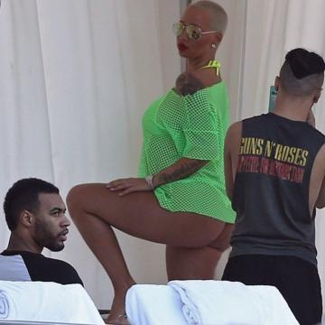 Amber Rose shows shocking vagina and nude boobs