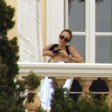 Angelina Jolie paparazzi caught her nude boobs